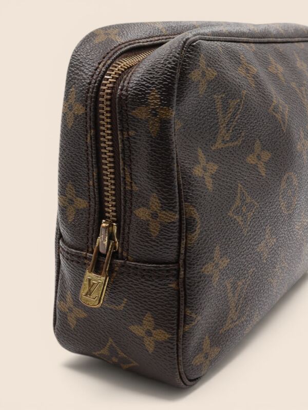 Louis Vuitton Trousse Toilette 24